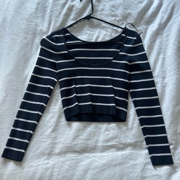 Zara Women's Navy and White Striped Crop Top - Picture 2 of 3